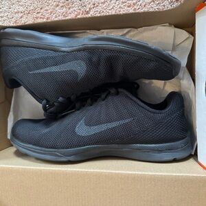 Nike Women's In-Season Trainer